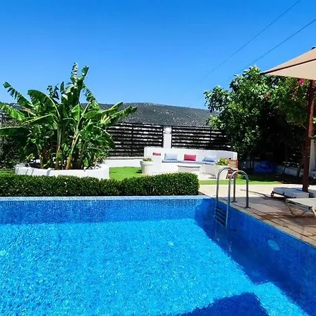 Merkez'de Havuzlu, Saunali, Muestakil فندق 4*